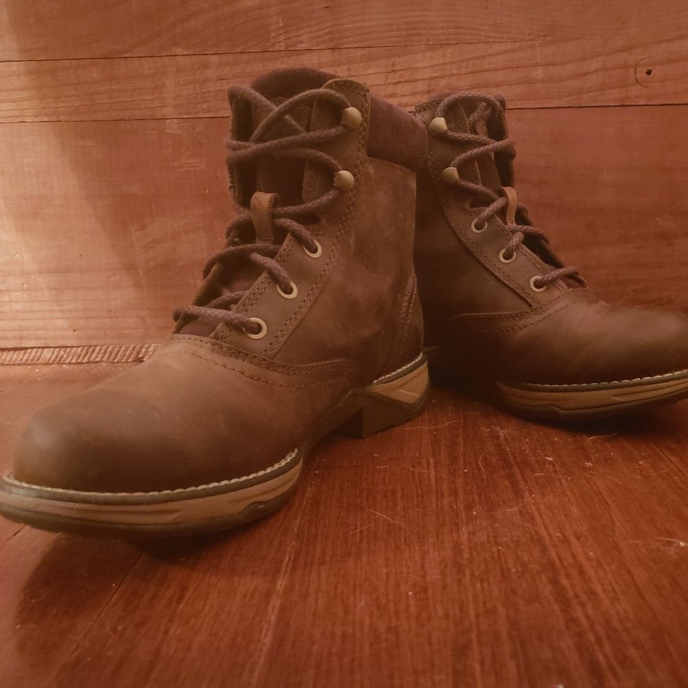 Ariat Size 6 Anthem Round Toe Lacer Boot